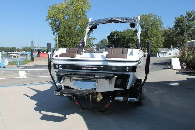 Slide: The Image of Malibu Wakesetter 22 MXZ 2026 - 4