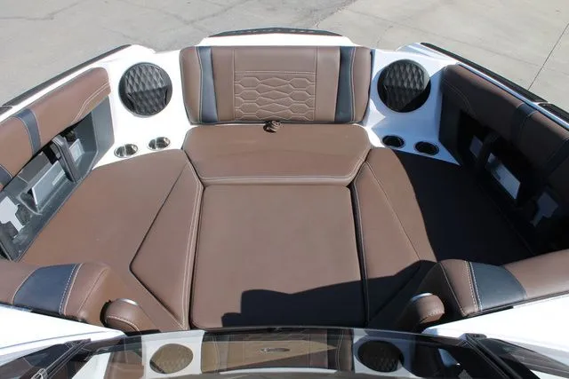 Slide: The Image of Malibu Wakesetter 22 MXZ 2026 - 8