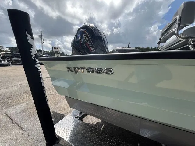 Slide: The Image of Xpress X23B Lounge 2025 - 11