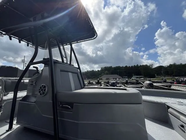 Slide: The Image of Xpress X23B Lounge 2025 - 13