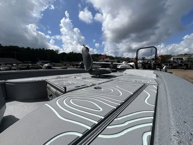 Slide: The Image of Xpress X23B Lounge 2025 - 14