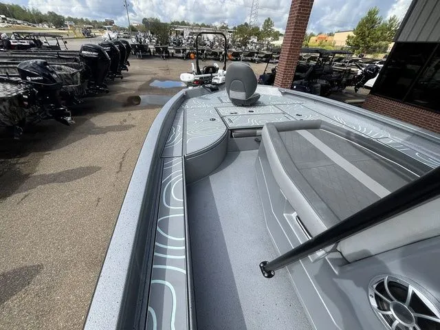 Slide: The Image of Xpress X23B Lounge 2025 - 21