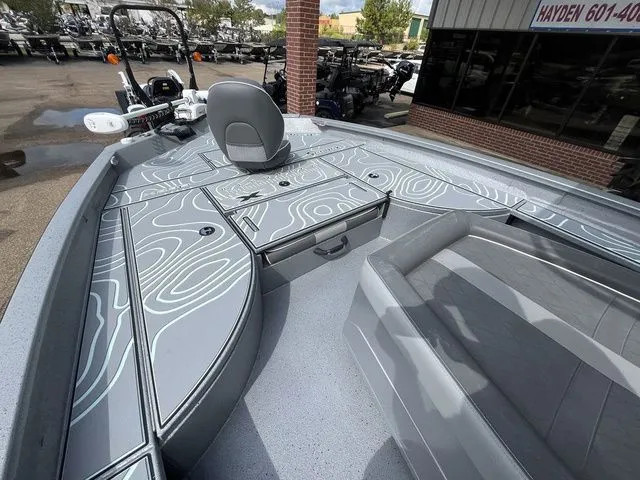 Slide: The Image of Xpress X23B Lounge 2025 - 22