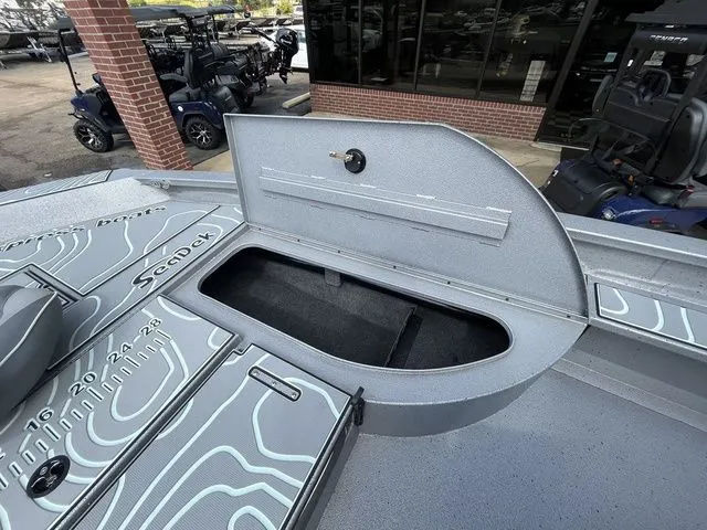 Slide: The Image of Xpress X23B Lounge 2025 - 24