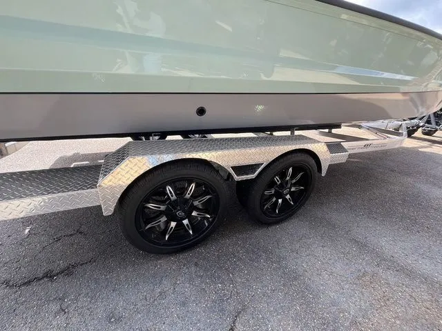 Slide: The Image of Xpress X23B Lounge 2025 - 3