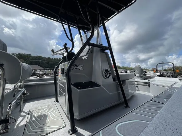 Slide: The Image of Xpress X23B Lounge 2025 - 5