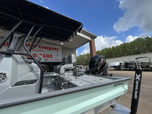 Slide: The Image of Xpress X23B Lounge 2025 - 6