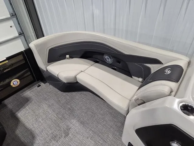 Slide: The Image of Barletta Cabrio 22UC 2026 - 18