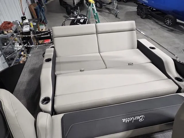 Slide: The Image of Barletta Cabrio 22UC 2026 - 9