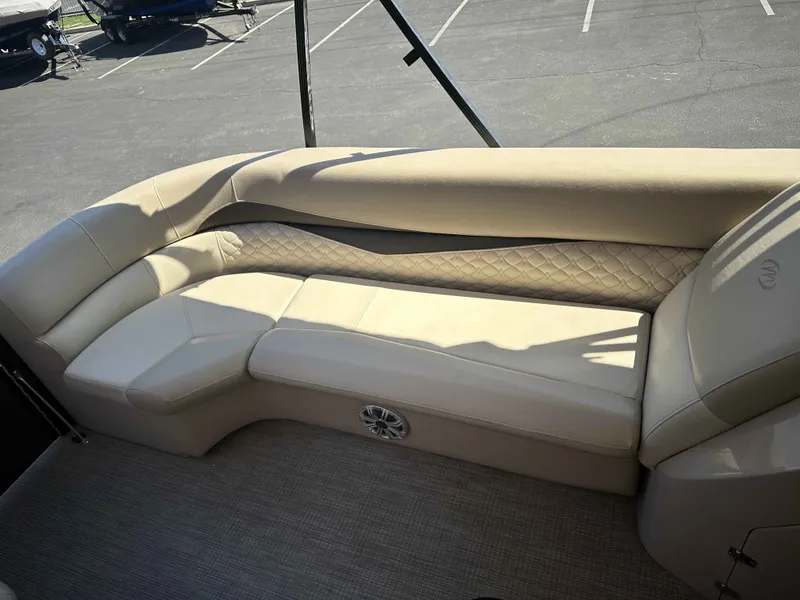 Slide: The Image of Manitou Encore 240 SHP Pro Angler 2020 - 12