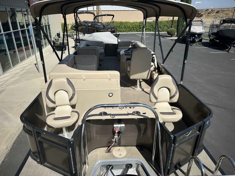 Slide: The Image of Manitou Encore 240 SHP Pro Angler 2020 - 13