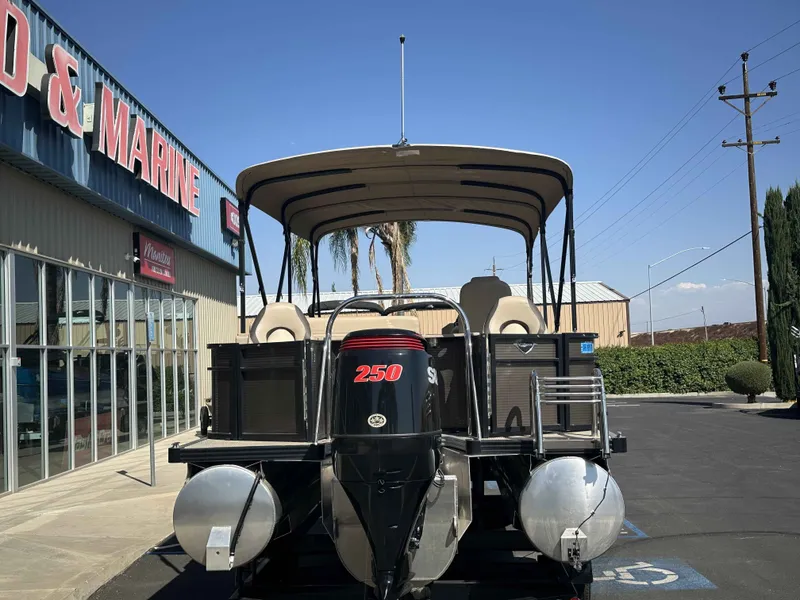 Slide: The Image of Manitou Encore 240 SHP Pro Angler 2020 - 5