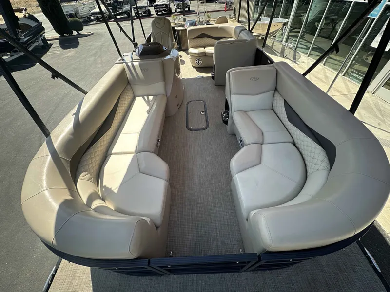 Slide: The Image of Manitou Encore 240 SHP Pro Angler 2020 - 6