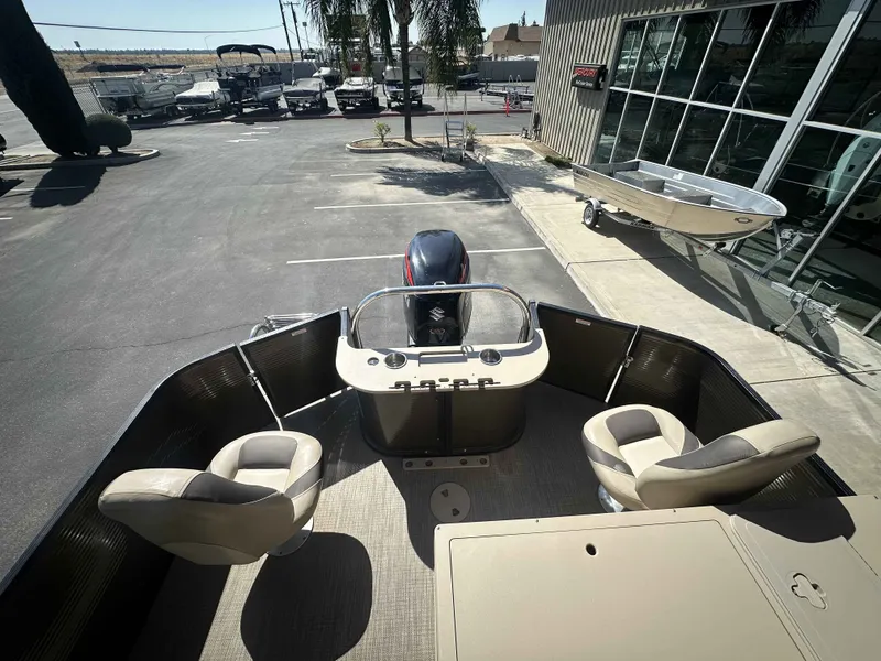 Slide: The Image of Manitou Encore 240 SHP Pro Angler 2020 - 8