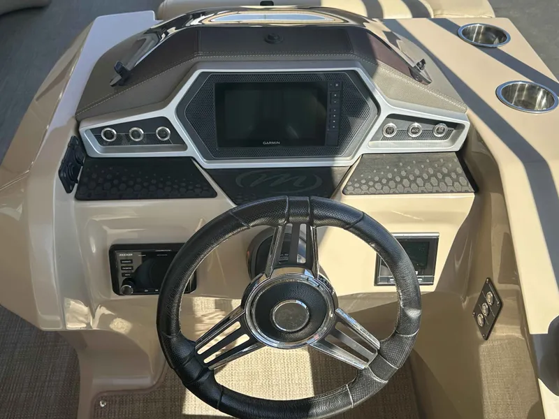 Slide: The Image of Manitou Encore 240 SHP Pro Angler 2020 - 9