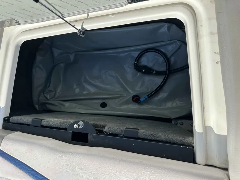 Slide: The Image of MasterCraft X2 2006 - 15