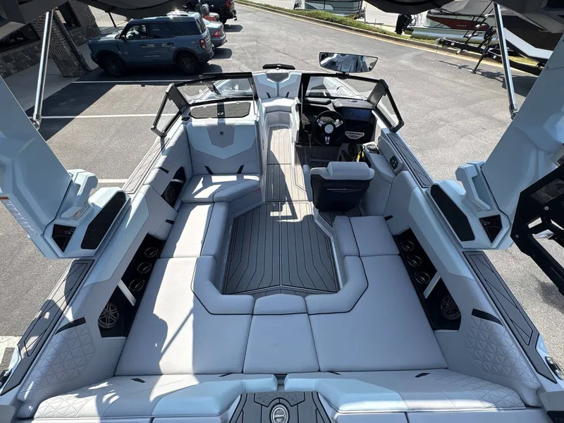 Slide: The Image of Nautique Super Air Nautique GS20 2026 - 18