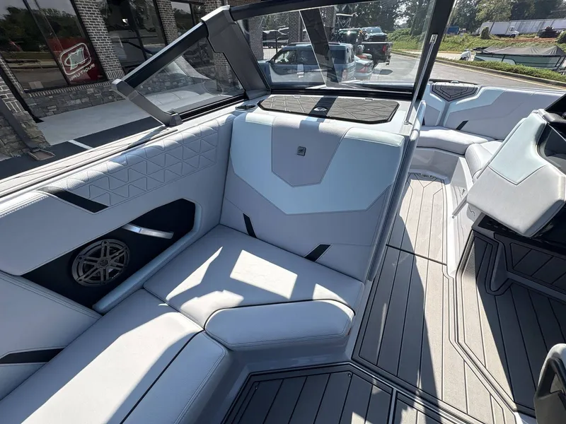 Slide: The Image of Nautique Super Air Nautique GS20 2026 - 32