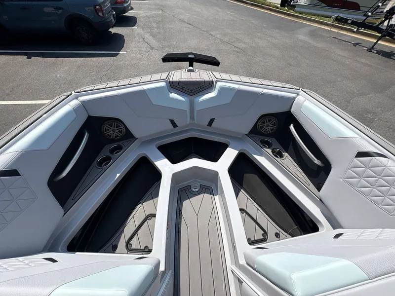 Slide: The Image of Nautique Super Air Nautique GS20 2026 - 42