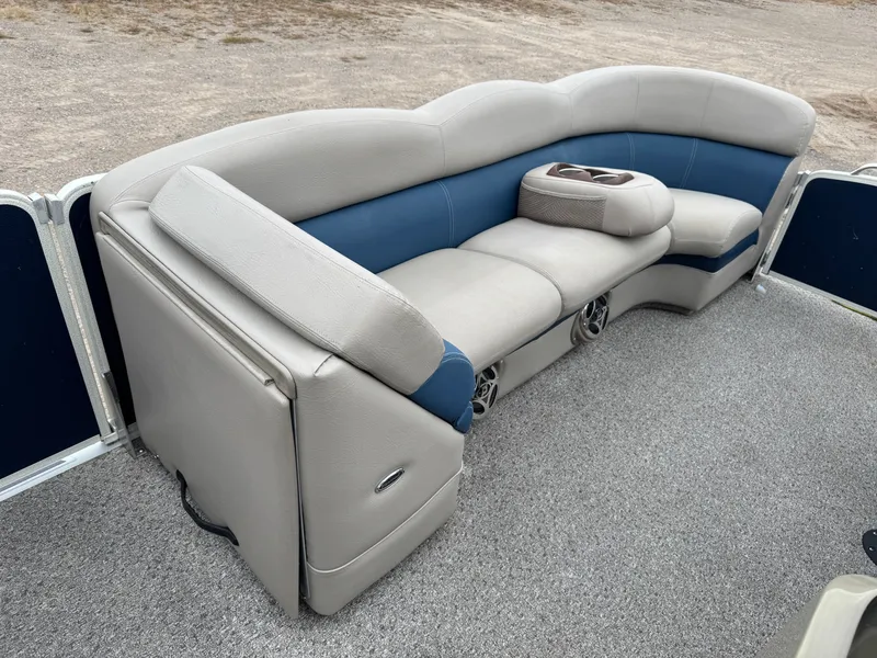 Slide: The Image of Premier 250 Intrigue Pontoon with 140HP Suzuki Fourstroke EFI 2013 - 10