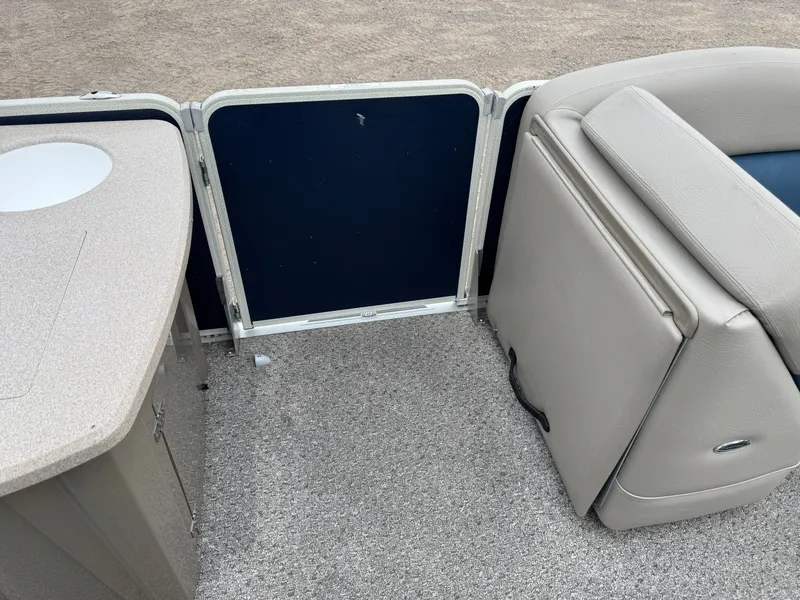 Slide: The Image of Premier 250 Intrigue Pontoon with 140HP Suzuki Fourstroke EFI 2013 - 19