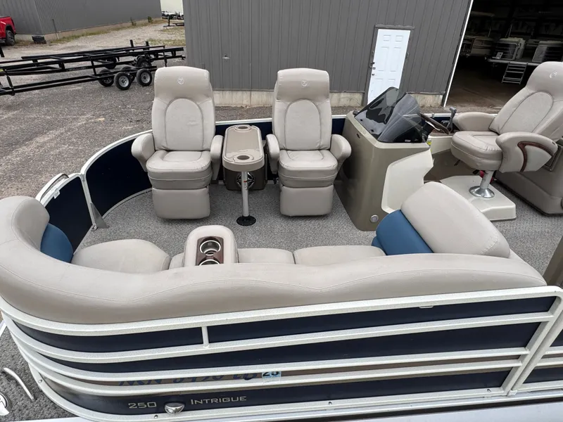Slide: The Image of Premier 250 Intrigue Pontoon with 140HP Suzuki Fourstroke EFI 2013 - 21
