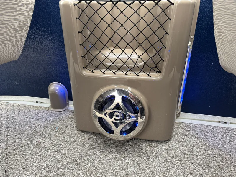 Slide: The Image of Premier 250 Intrigue Pontoon with 140HP Suzuki Fourstroke EFI 2013 - 23