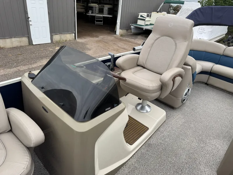 Slide: The Image of Premier 250 Intrigue Pontoon with 140HP Suzuki Fourstroke EFI 2013 - 25