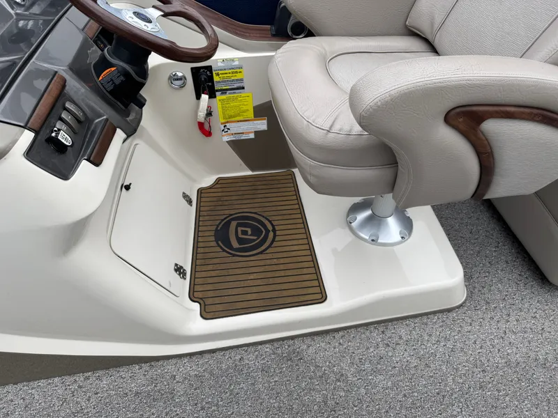 Slide: The Image of Premier 250 Intrigue Pontoon with 140HP Suzuki Fourstroke EFI 2013 - 27
