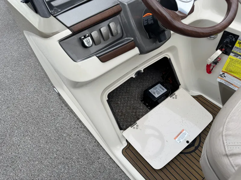 Slide: The Image of Premier 250 Intrigue Pontoon with 140HP Suzuki Fourstroke EFI 2013 - 28