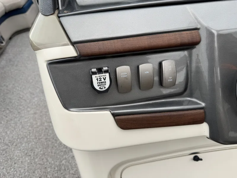 Slide: The Image of Premier 250 Intrigue Pontoon with 140HP Suzuki Fourstroke EFI 2013 - 33