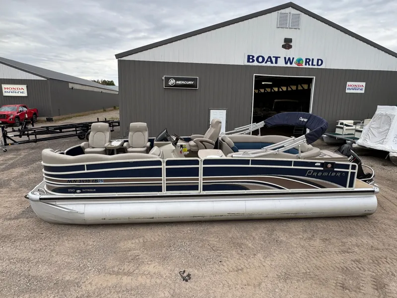 Slide: The Image of Premier 250 Intrigue Pontoon with 140HP Suzuki Fourstroke EFI 2013 - 4
