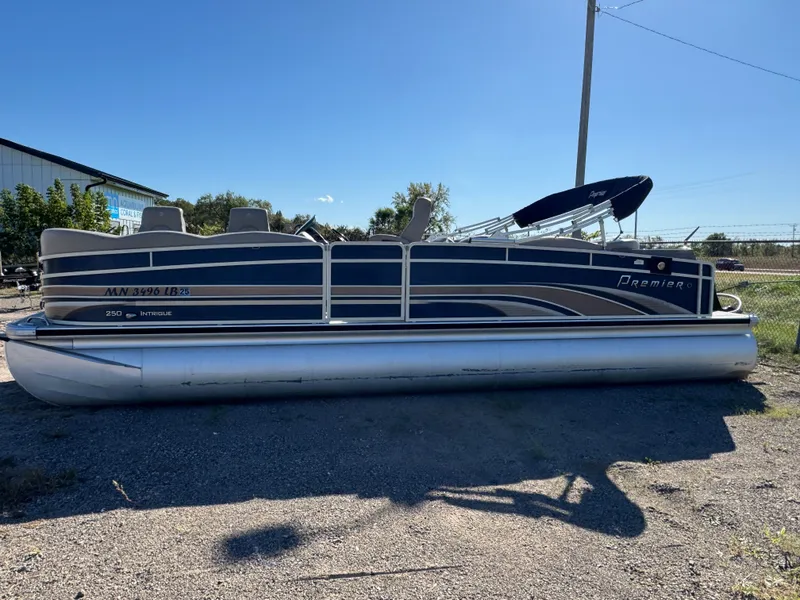 Slide: The Image of Premier 250 Intrigue Pontoon with 140HP Suzuki Fourstroke EFI 2013 - 40