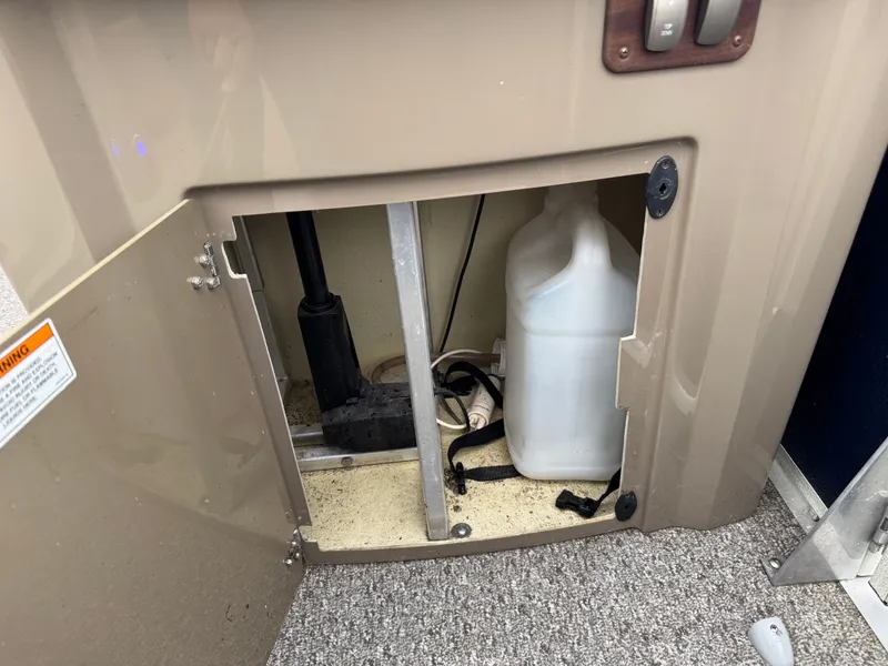 Slide: The Image of Premier 250 Intrigue Pontoon with 140HP Suzuki Fourstroke EFI 2013 - 44