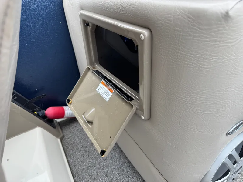 Slide: The Image of Premier 250 Intrigue Pontoon with 140HP Suzuki Fourstroke EFI 2013 - 50