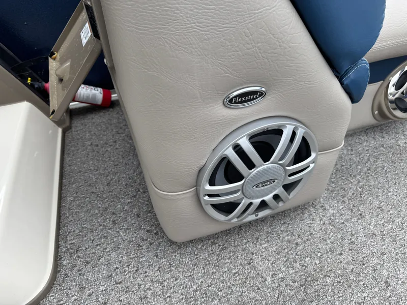 Slide: The Image of Premier 250 Intrigue Pontoon with 140HP Suzuki Fourstroke EFI 2013 - 51