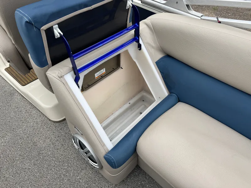 Slide: The Image of Premier 250 Intrigue Pontoon with 140HP Suzuki Fourstroke EFI 2013 - 53