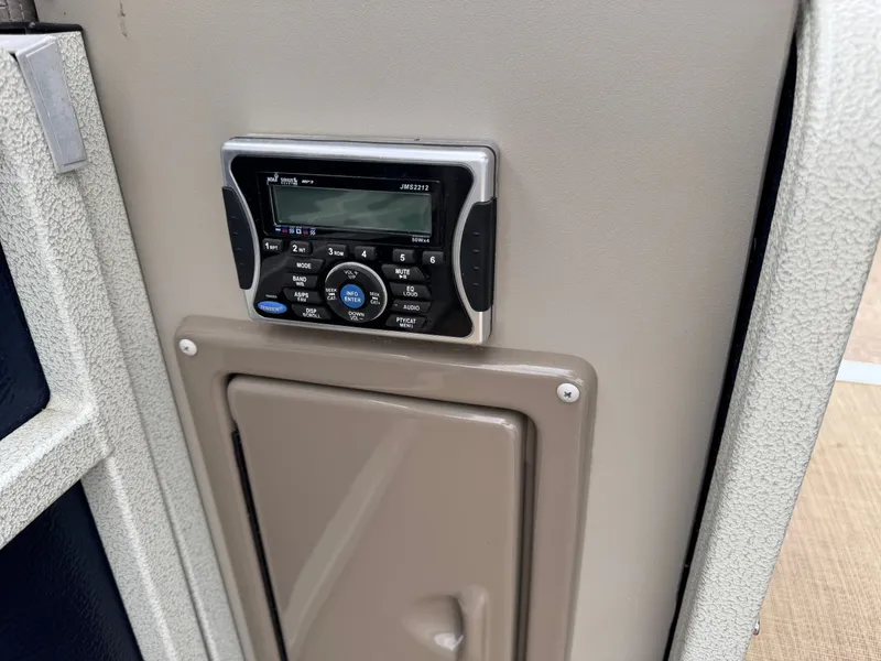 Slide: The Image of Premier 250 Intrigue Pontoon with 140HP Suzuki Fourstroke EFI 2013 - 63