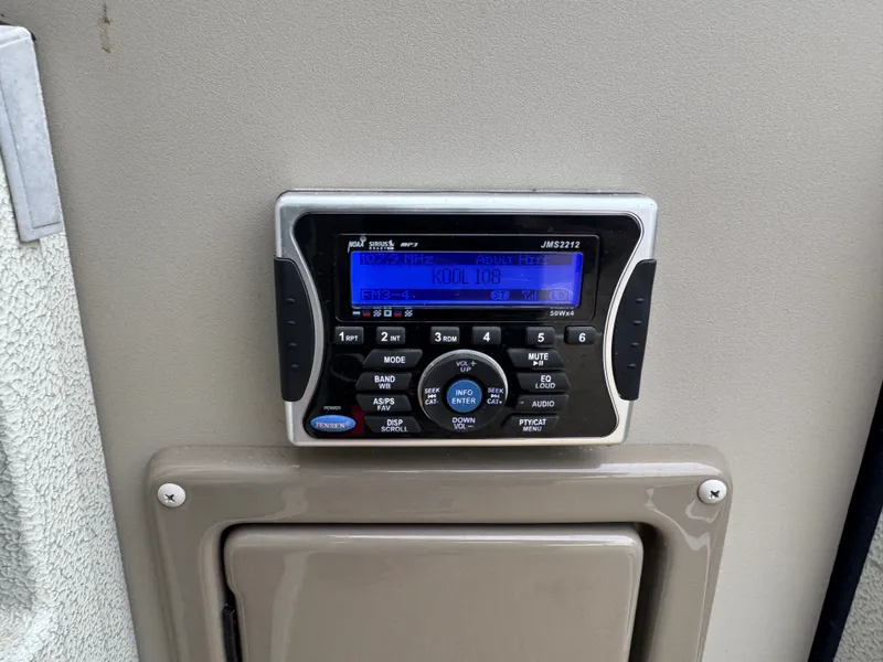 Slide: The Image of Premier 250 Intrigue Pontoon with 140HP Suzuki Fourstroke EFI 2013 - 64