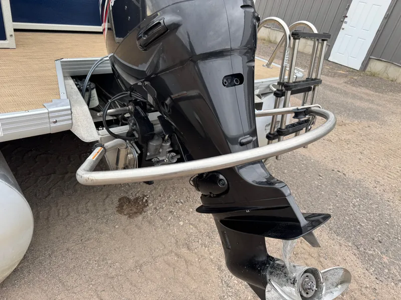 Slide: The Image of Premier 250 Intrigue Pontoon with 140HP Suzuki Fourstroke EFI 2013 - 70