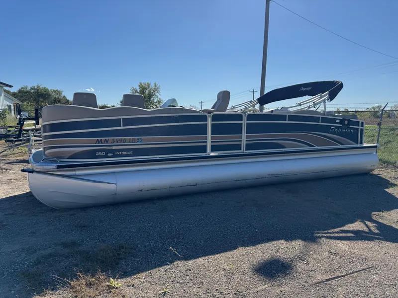 Slide: The Image of Premier 250 Intrigue Pontoon with 140HP Suzuki Fourstroke EFI 2013 - 77