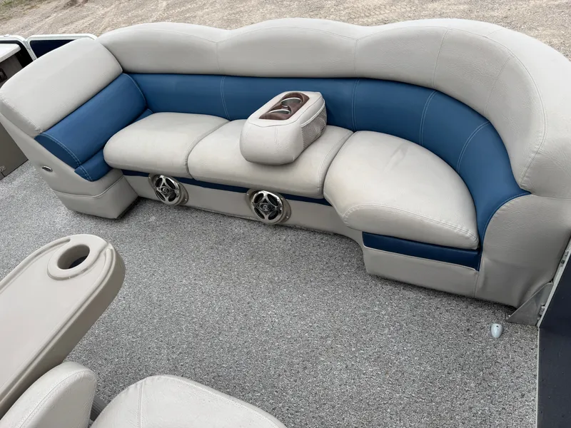 Slide: The Image of Premier 250 Intrigue Pontoon with 140HP Suzuki Fourstroke EFI 2013 - 9