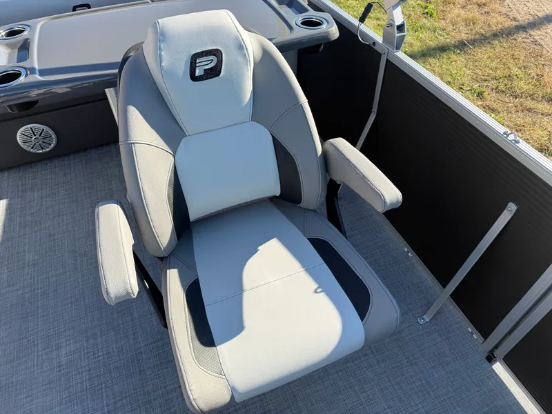 Slide: The Image of Princecraft Vectra 21 RL 2026 - 10