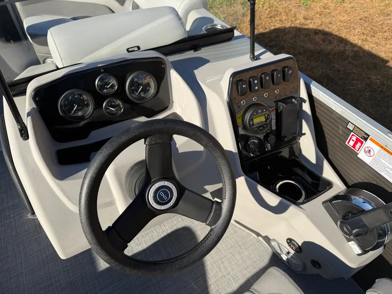 Slide: The Image of Princecraft Vectra 21 RL 2026 - 13