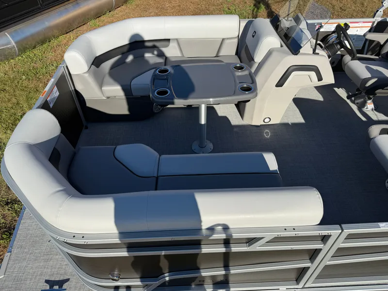 Slide: The Image of Princecraft Vectra 21 RL 2026 - 2