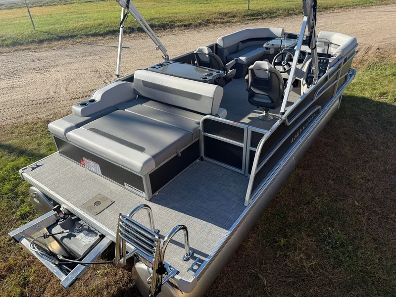 Slide: The Image of Princecraft Vectra 21 RL 2026 - 6