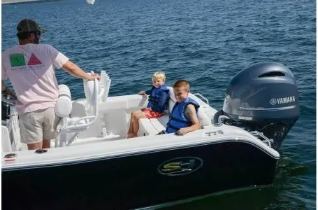 Slide: The Image of Sea Hunt Ultra 211 2018 - 20