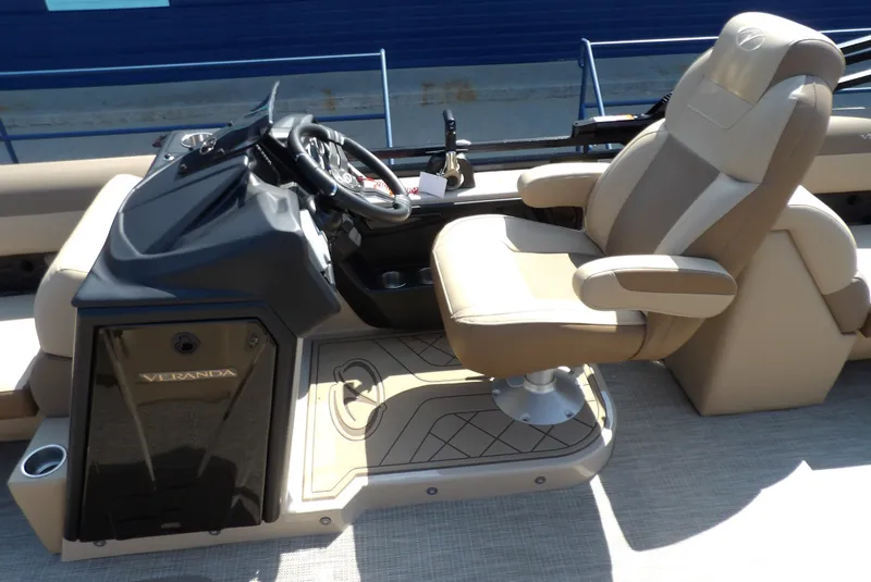 Slide: The Image of Veranda VR235RC XL 2026 - 14