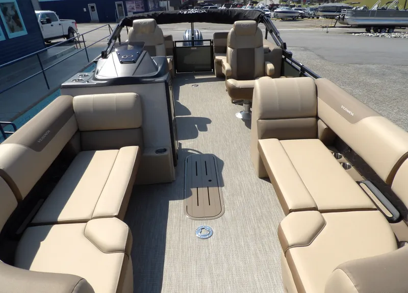 Slide: The Image of Veranda VR235RC XL 2026 - 5