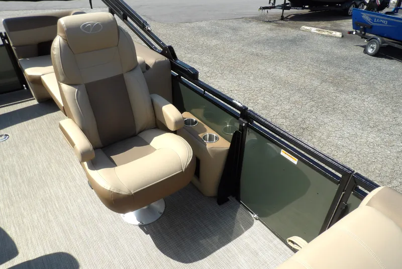 Slide: The Image of Veranda VR235RC XL 2026 - 6